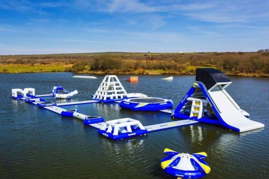 Kingfisher Hot Tub & Log Burner House On Premium Lakeside With Resort Facilities سانت كولوم ميجُر المظهر الخارجي الصورة