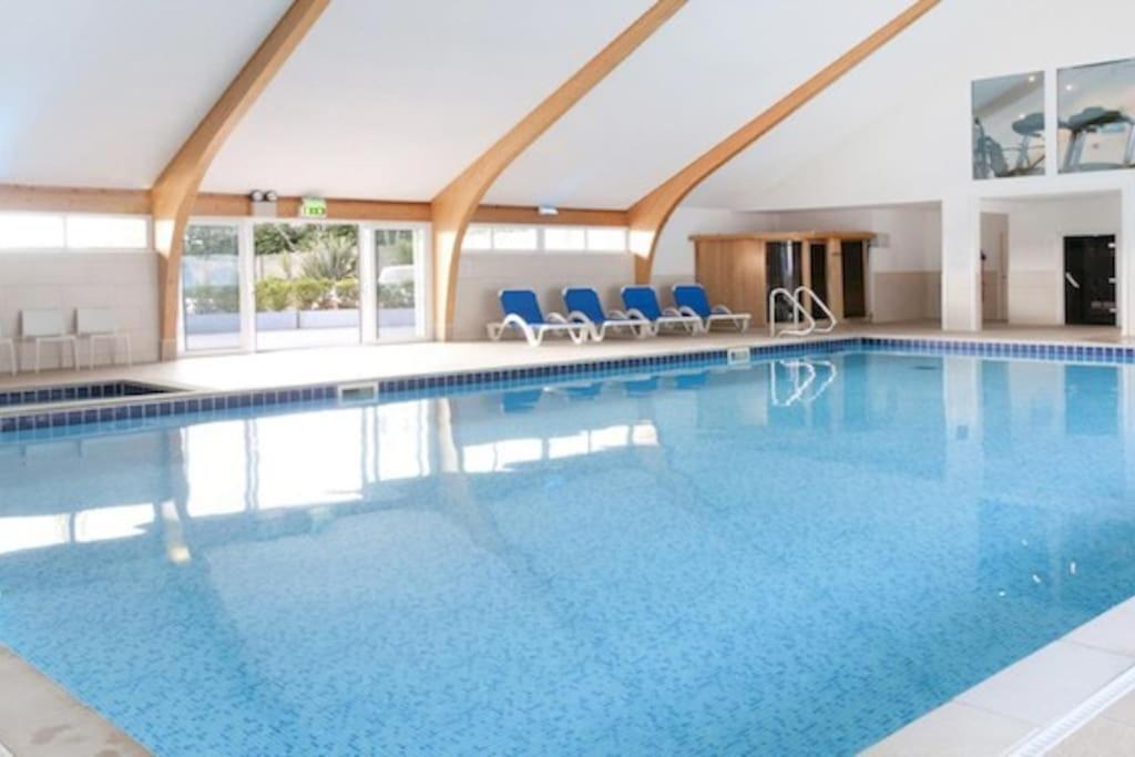 Kingfisher Hot Tub & Log Burner House On Premium Lakeside With Resort Facilities سانت كولوم ميجُر المظهر الخارجي الصورة