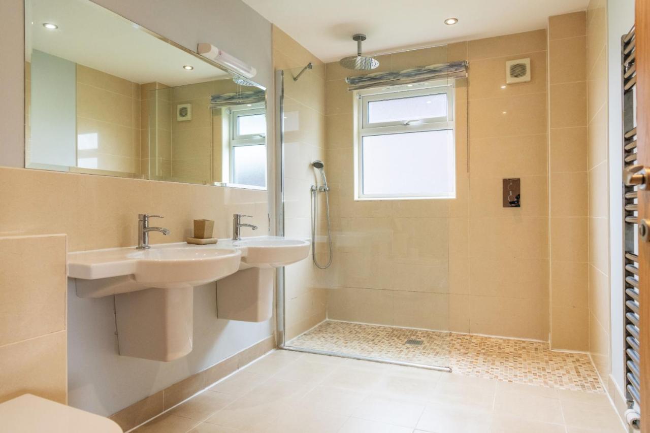 Kingfisher Hot Tub & Log Burner House On Premium Lakeside With Resort Facilities سانت كولوم ميجُر المظهر الخارجي الصورة